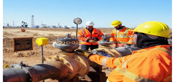Field engineers at oil pipeline